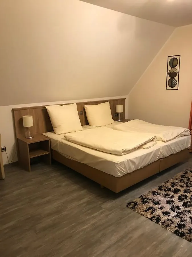 Apartment-Pension Schwalbennest Herzogenaurach Guest house